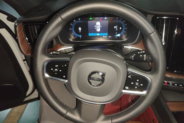 Used Volvo XC60 2022 B5 4x4 Smart Luxury Edition