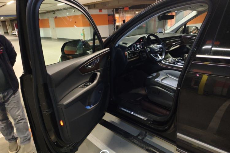 Used Audi Q7 2022 55 TFSI quattro S line Sport model Driver Seat