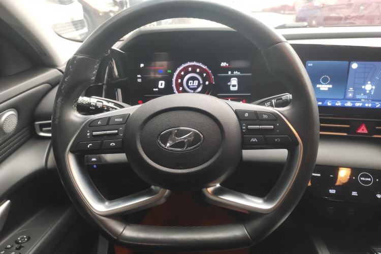Used Hyundai Elantra 2021 1.5L CVT LUX Prestige Edition Steering Wheel