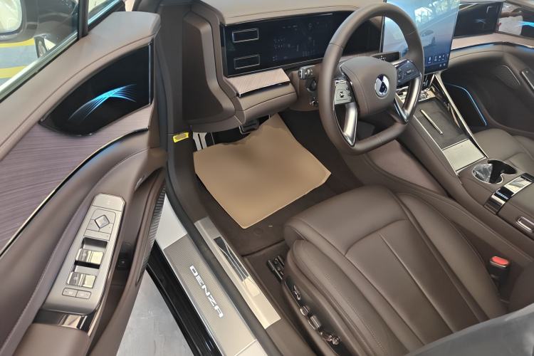 Used Denza Z9 2024 1100 km All-Wheel-Drive Ultra Version