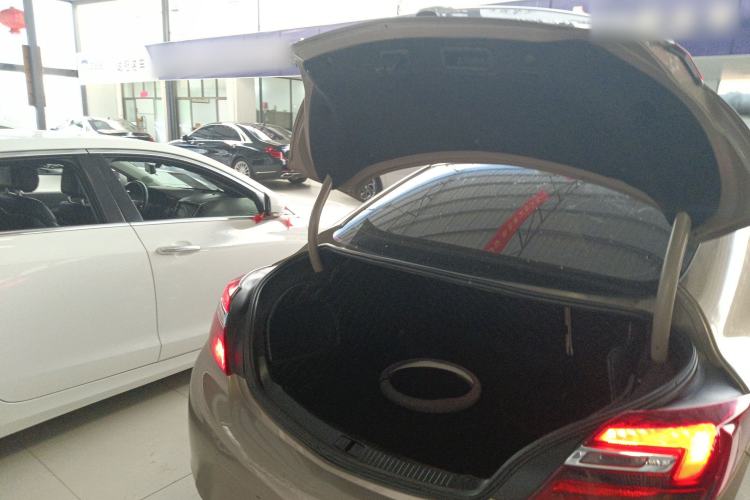 Used Buick Regal 2015 2.0L Elite Fashion Edition Trunk