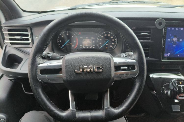 Used JMC Fushun 2025 2.0T 8AT Diesel Mid-Range Mid-Top Commercial Multi-Purpose 7-Seater Passenger Vehicle
