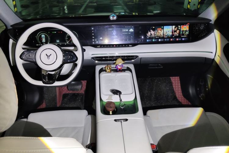 Used VOYAH FREE 2025 318 259 km All-Wheel-Drive Exploration Edition Center Console