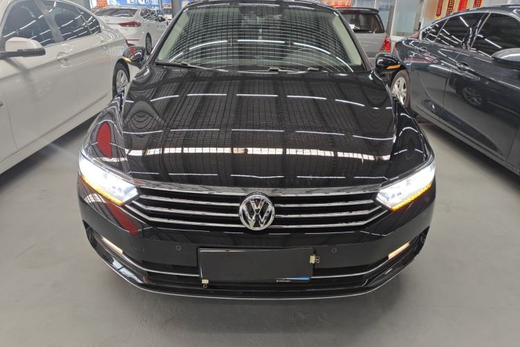 Used Volkswagen Magotan 2017 330TSI DSG Luxury Model Front