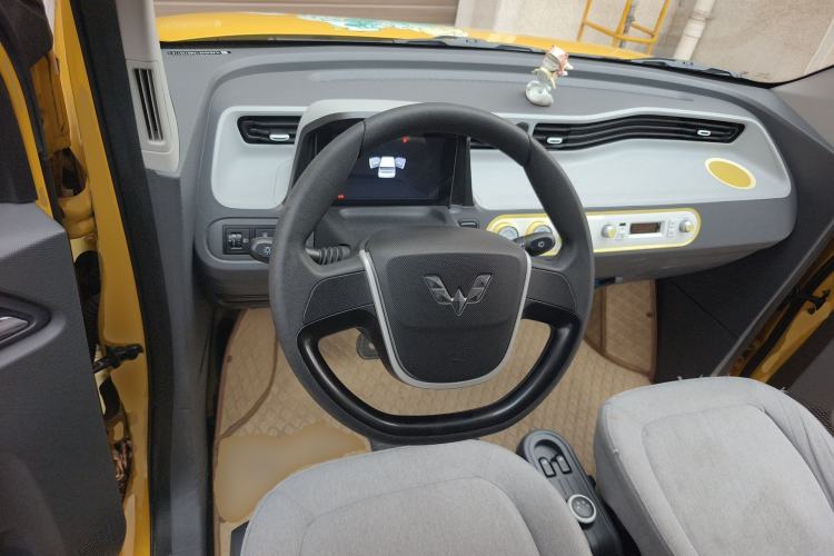 Used Wuling Hongguang MINIEV 2021 Macaron Premium Model – Lithium Iron Phosphate Steering Wheel