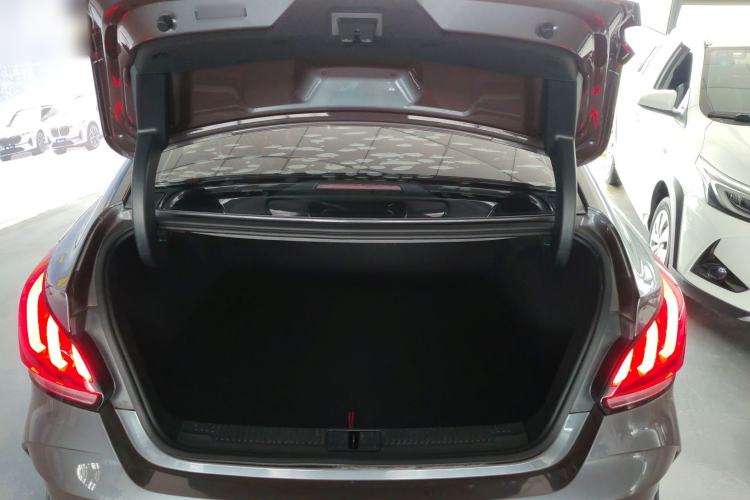 Used MG 5 2022 180 DVVT CVT Youth Luxury Edition
