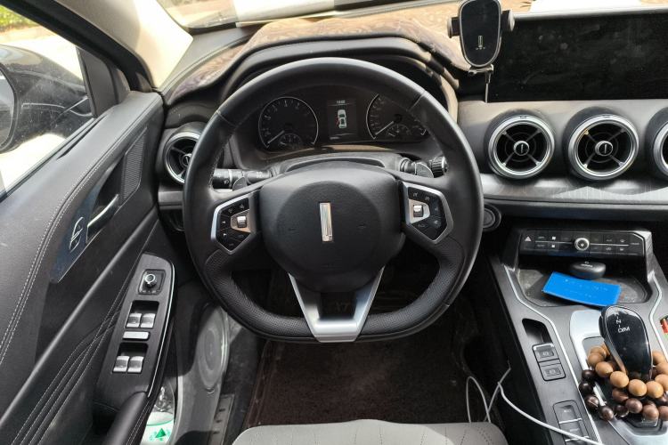 Used Wey VV5 2021 1.5T Two-Wheel Drive Color Pioneer