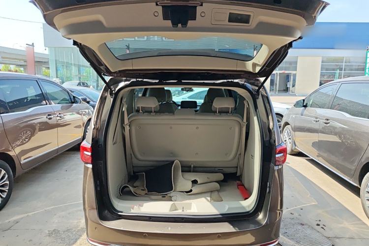 Used Buick GL8 2023 Land Executive Class Comfort Model