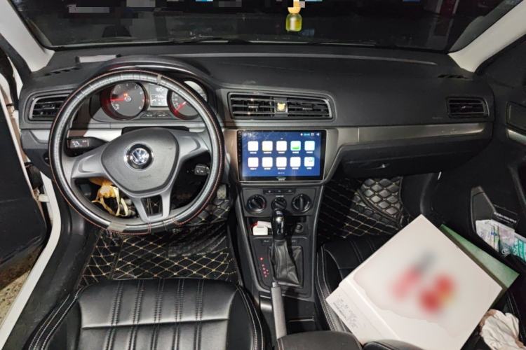 Used Volkswagen Lavida 2019 Lavida Start 1.5L Automatic Trendy Version China VI Standard Center Console