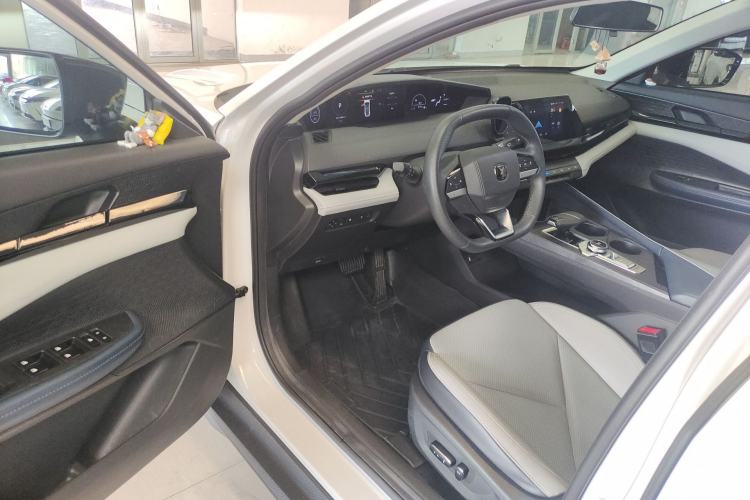 Used CHANGAN UNI-V iDD 2023 ZhiDian iDD 1.5T 113km Smart & Fun Version
