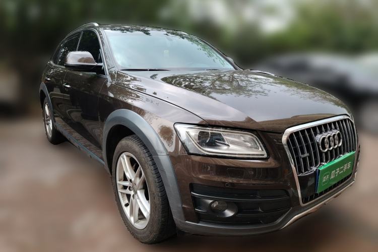 Used Audi Q5 2017 Plus 40 TFSI Technology Model Front Right 45 Deg