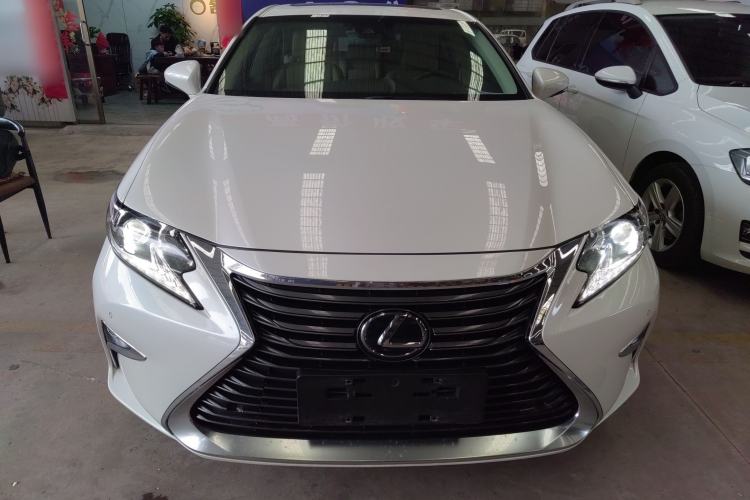 Used Lexus ES 2015 300h Comfort Edition
