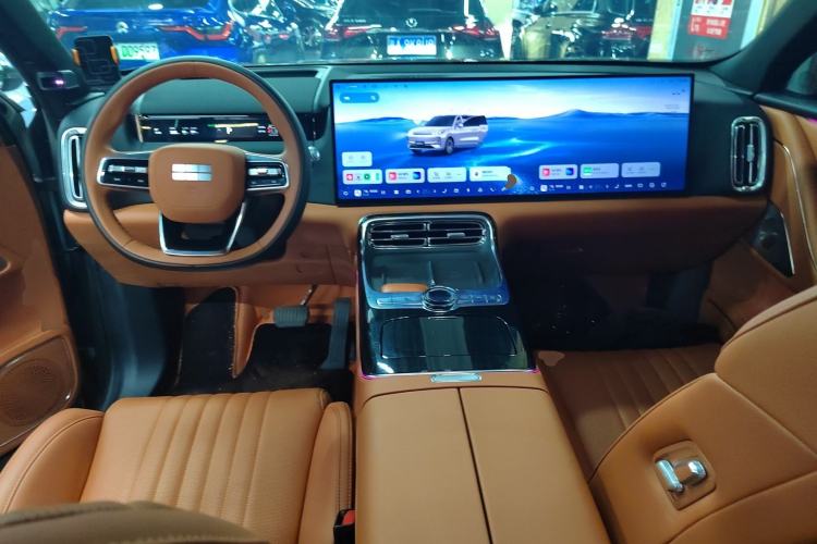 Used Geely Galaxy M9 2025 Model 210km Four-Wheel-Drive Leading Edition Center Console