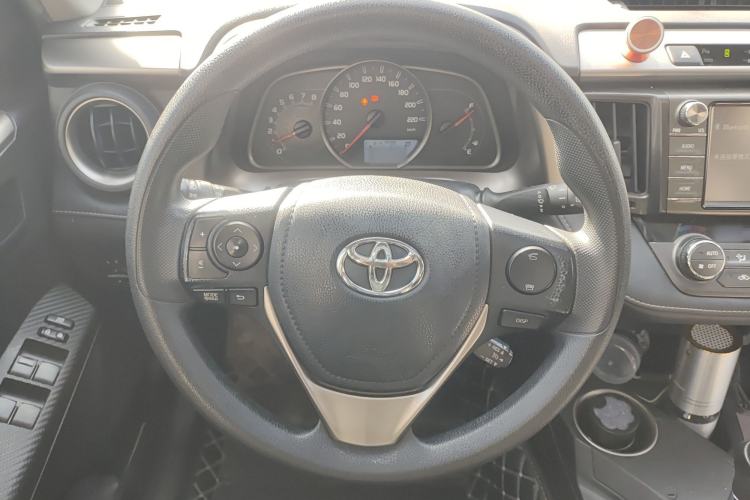 Used Toyota RAV4 2015 2.0L CVT Two-Wheel Drive Fashion Edition