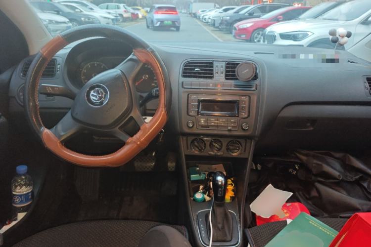 Used Volkswagen Polo 2016 1.4L Cross Polo Automatic Center Console