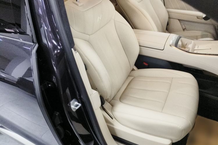 Used ONVO Luxeed L90 2025 Model—Ultra Six-Seater Version Right Front Seat