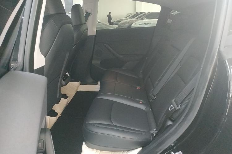 Used Tesla Model Y 2023 Long-Range All-Wheel-Drive Version
