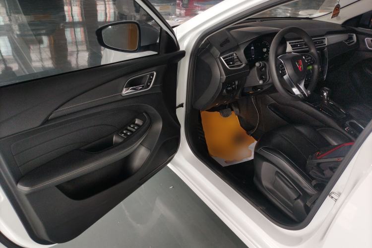 Used Roewe i5 2020 1.5L Automatic 4G Connect Luxury Flagship Edition
