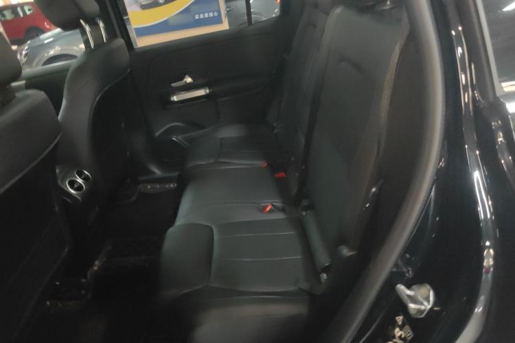 Used Mercedes-Benz GLB 2023 GLB 220 Fashion Model Left Rear Seat