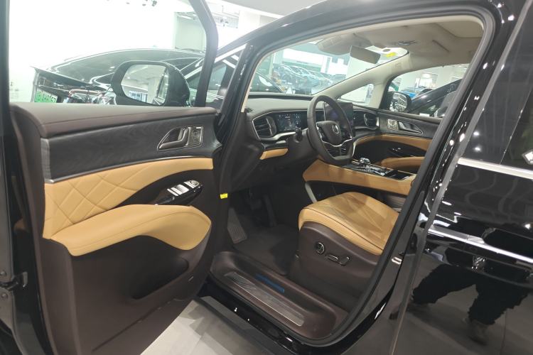 Used Denza D9 2024 EV 620 Premium Model Driver Seat