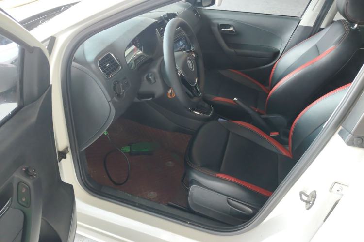 Used Volkswagen Polo 2016 1.6L Automatic Comfort Model
