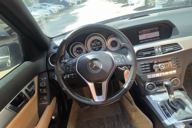 Used Mercedes-Benz C-Class 2011 C 200 Fashion Travel Edition Steering Wheel