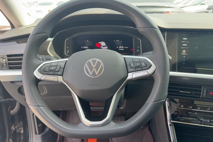 Used Volkswagen Passat 2025 Outstanding Model 330TSI Starry Elite Edition Steering Wheel