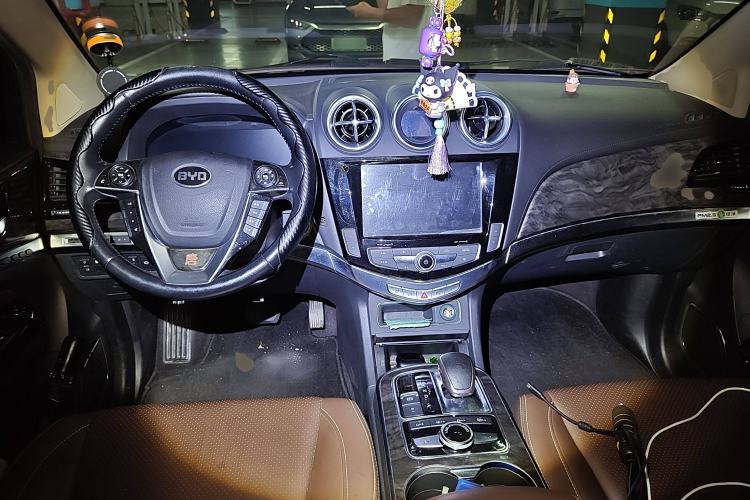 Used BYD Tang New Energy 2015 2.0T Four-Wheel-Drive Flagship Model