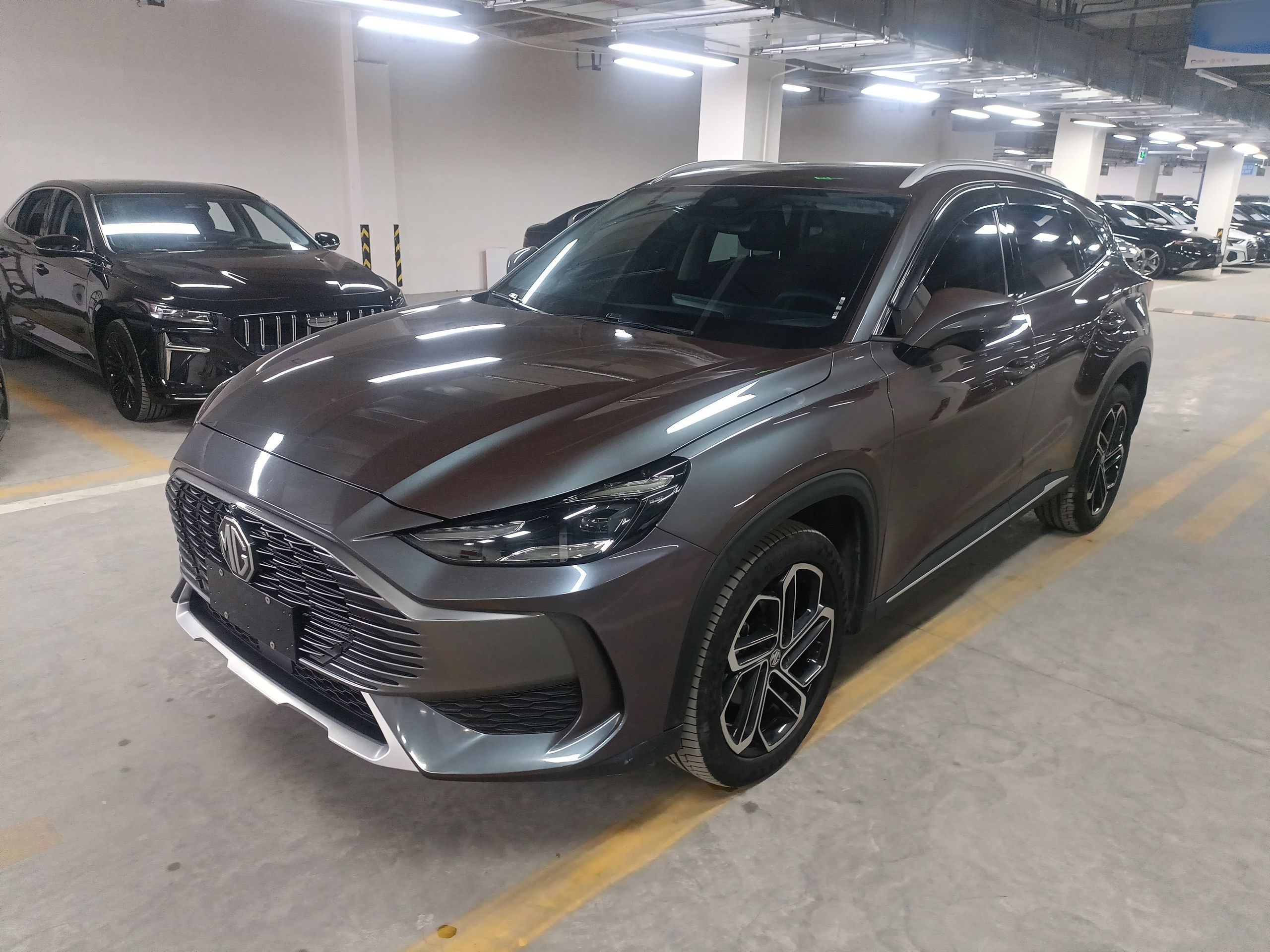 Под передней частью автомобиля