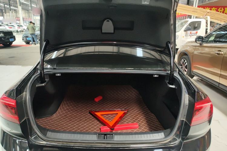 Used Volkswagen Magotan 2020 330TSI DSG Luxury Edition Trunk