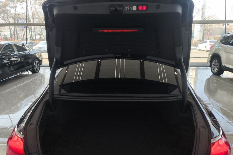 Used Mercedes-Benz E-Class New Energy 2024 E 350 e L Plug-in Hybrid Sedan
