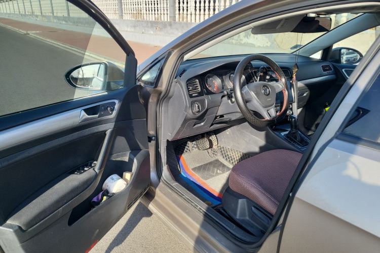 Used Volkswagen Golf 2018 1.6L Automatic Fashion Model