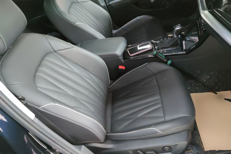 Used Volkswagen Passat 2022 330TSI Luxury Edition Right Front Seat