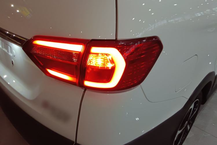 Used Dongfeng Fengon 370 2020 S370 1.5L CVT Luxury Model 5 Seats