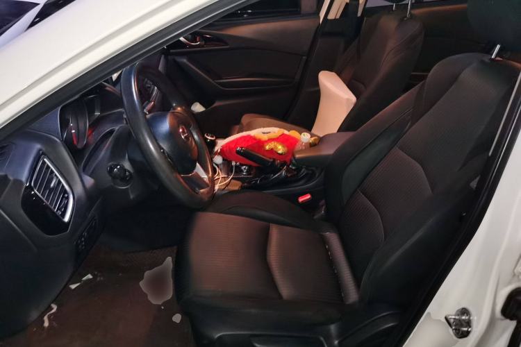 Used Mazda 3 Axela 2016 Sedan 1.5L Manual Luxury Model