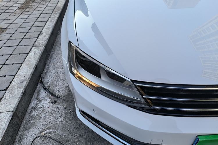 Used Volkswagen Sagitar 2015 230TSI Automatic Luxury Model
