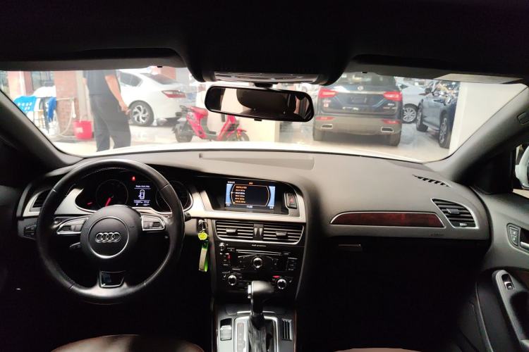 Used Audi A4L 2015 35 TFSI Automatic Comfort Model Center Console