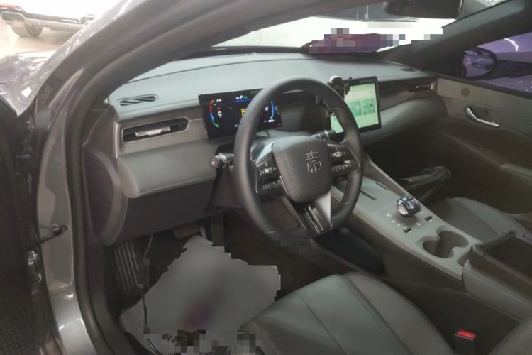 Used BYD Qin PLUS 2025 DM-i Smart Drive 55KM Leading Model Center Console