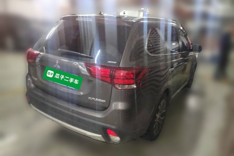 Used Mitsubishi Outlander 2016 2.4L 4x4 Luxury Edition 7-Seater
