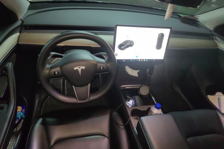 Used Tesla Model Y 2022 Long-Range All-Wheel-Drive Version
