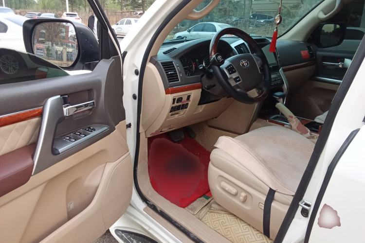 Used Toyota Land Cruiser 2012 4.0L Automatic VX
