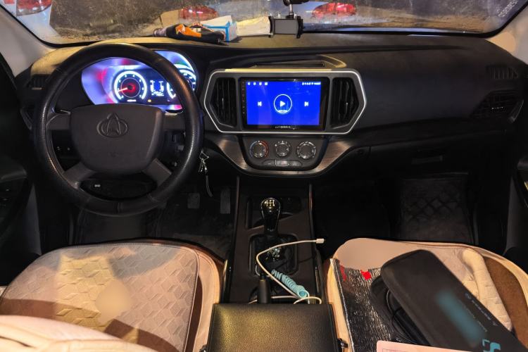 Used CHANGAN KAICHENG Ruixing M60 2023 1.6L CNG Comfort-Grade 6-Seater Passenger Vehicle Center Console