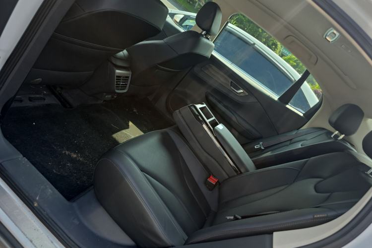 Used Hongqi E-QM5 2022 431 km Charge & Enjoy Edition
