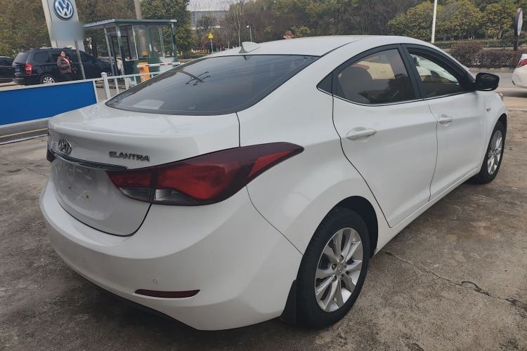 Used Hyundai Elantra (5th Generation / Langdong) 2016 1.6L Automatic Smart Version