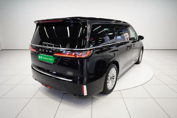 Used VOYAH Dream 2024 PHEV Extended-Range Premium Edition Rear Right 45 Deg