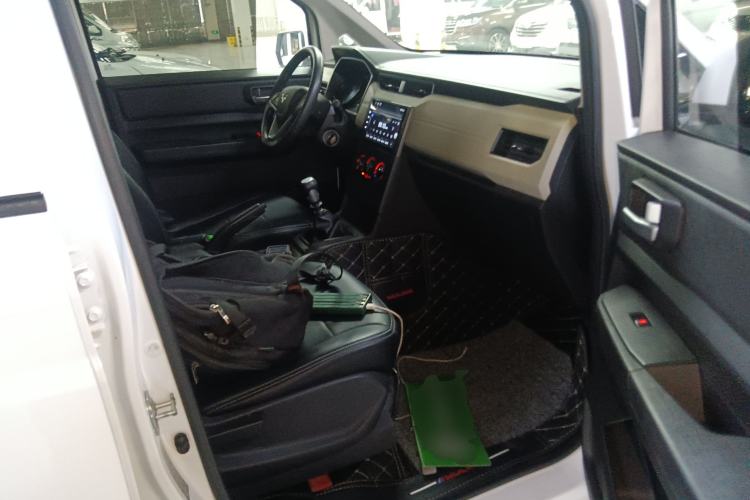 Used Wuling Hongguang PLUS 2019 1.5T Manual Comfort Version 7 Seats