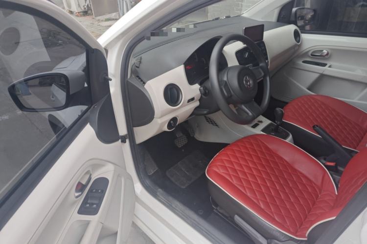 Used Volkswagen up! 2015 1.0L move up!

