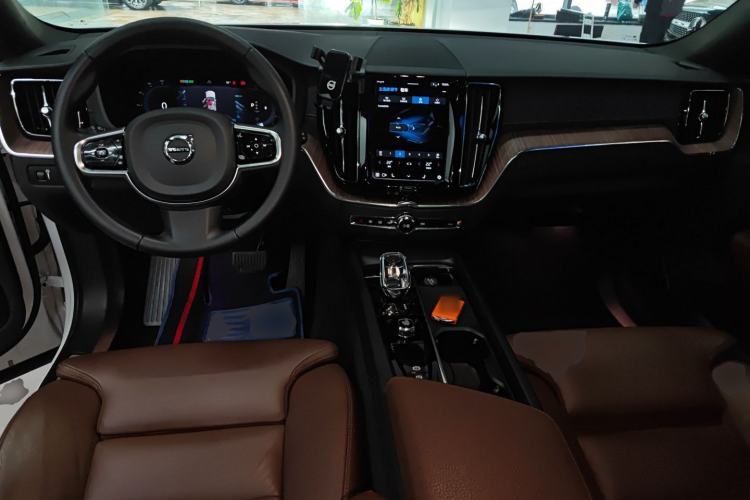 Used Volvo XC60 2022 B5 4x4 Smart Luxury Edition
