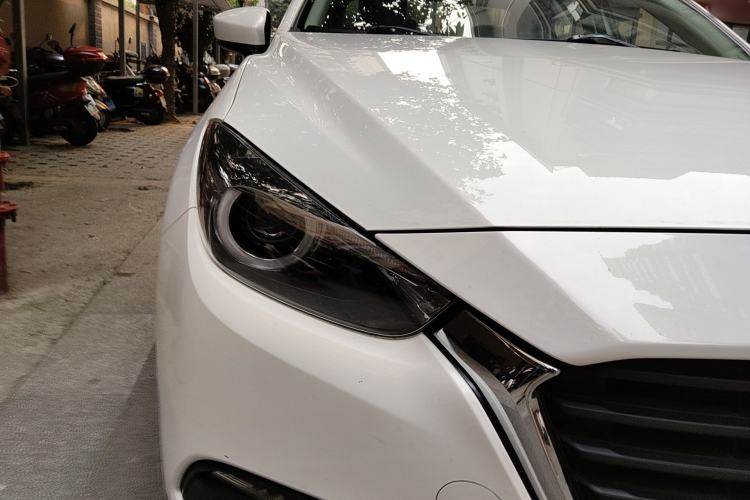 Used Mazda 3 Axela 2017 Sedan 1.5L Automatic Luxury Model China VI Standard Right Front Headlight