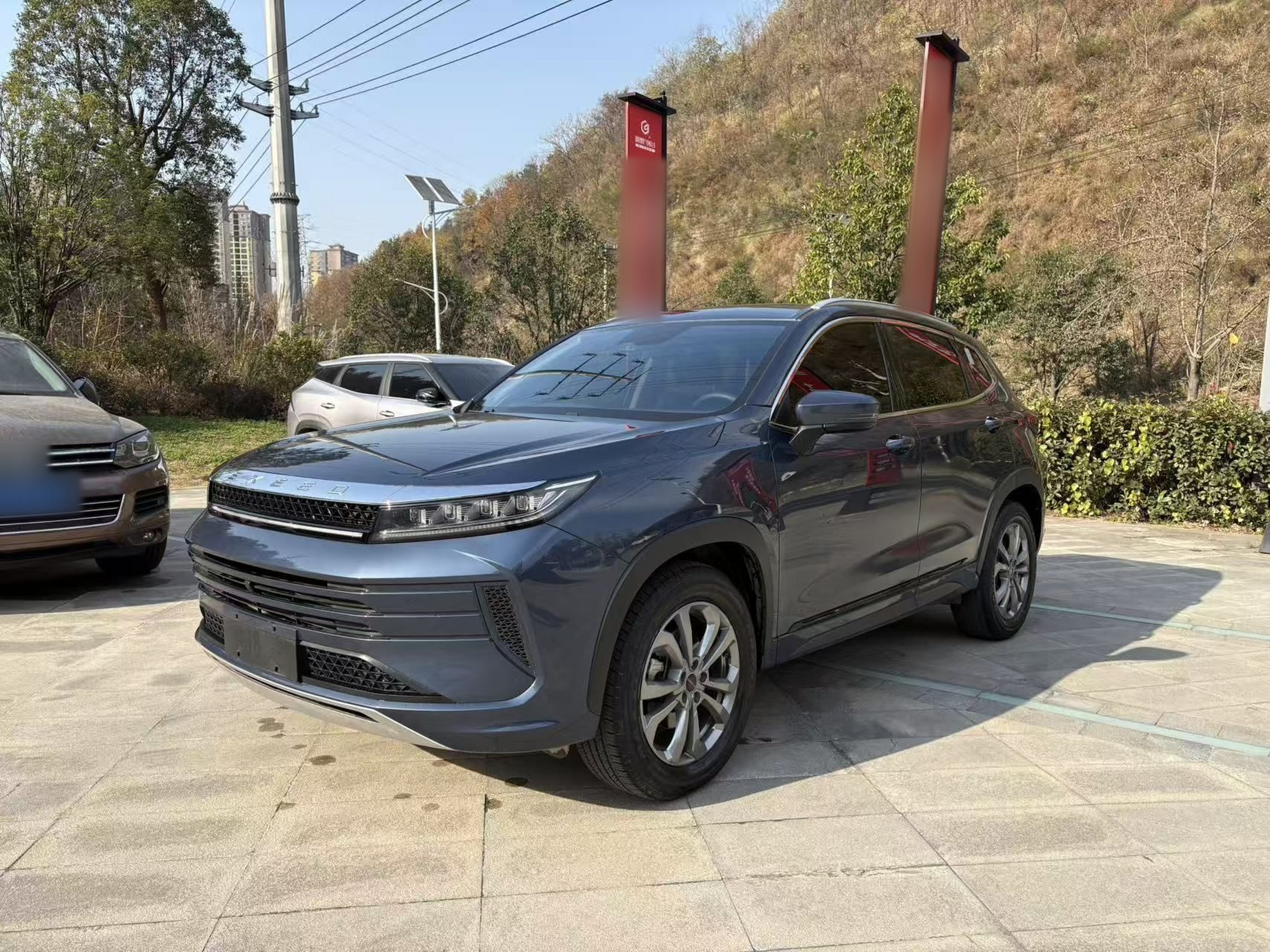 Под передней частью автомобиля